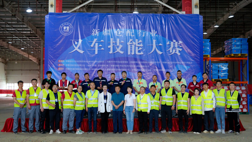 2024年新疆仓配行业叉车技能巅峰对决： 安全与效率并重，工匠精神闪耀赛场