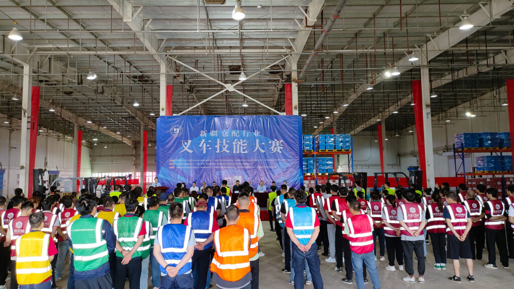 2024年新疆仓配行业叉车技能巅峰对决： 安全与效率并重，工匠精神闪耀赛场