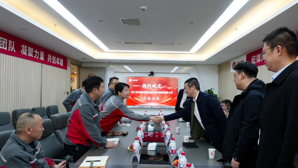 吉利商用车集团莅临LD乐动体育物流进行交流